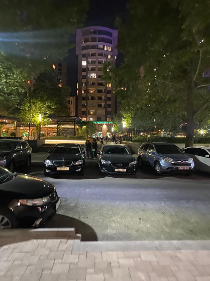 Holiday Centrum Ереван Екстериор снимка