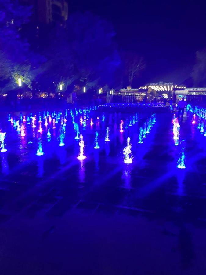 Holiday Centrum Ереван Екстериор снимка